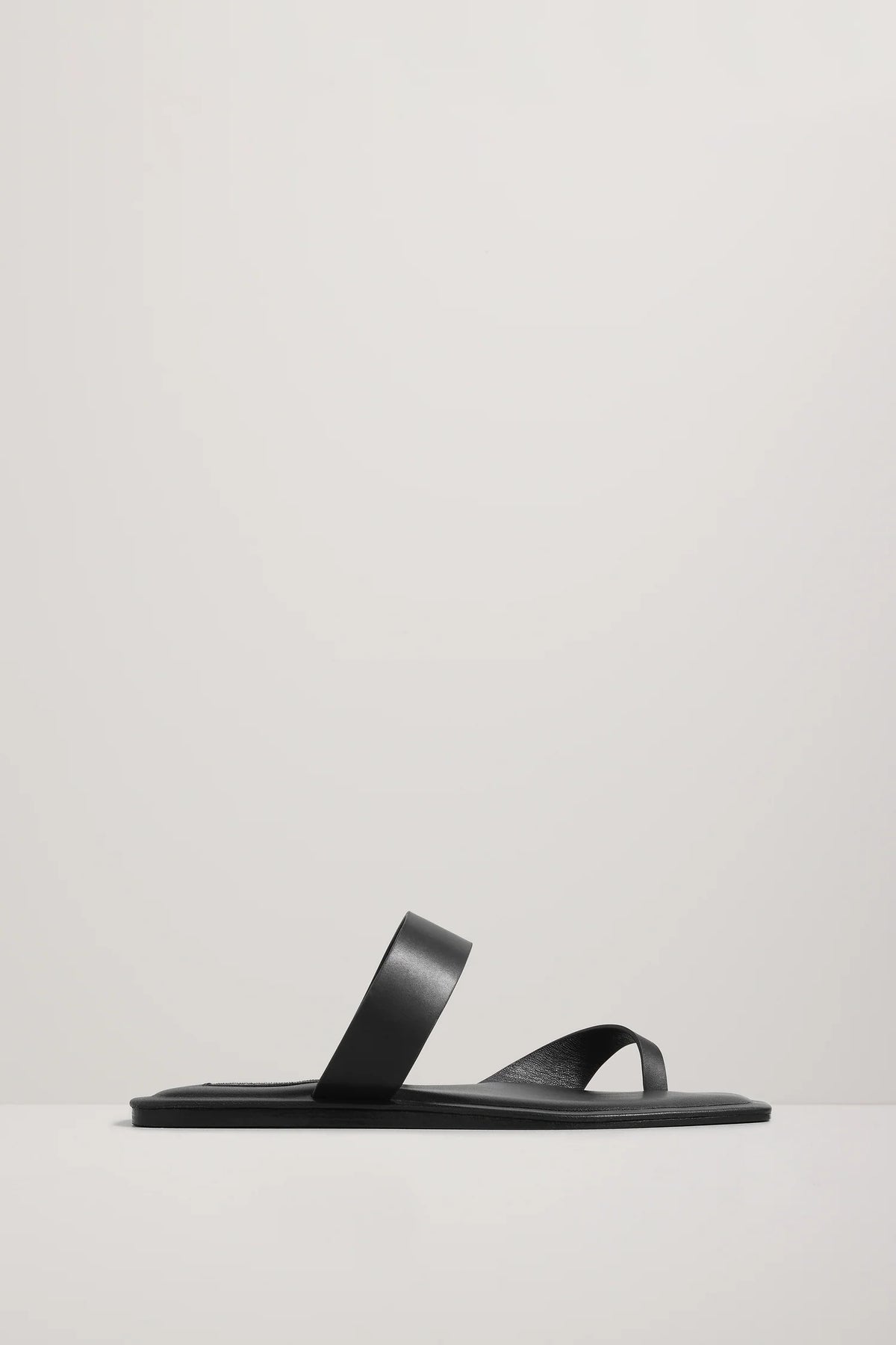 The Kasper Sandal - Black
