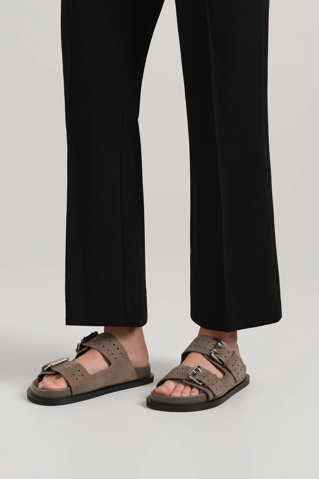 The Leon Sandal - Tawny Suede