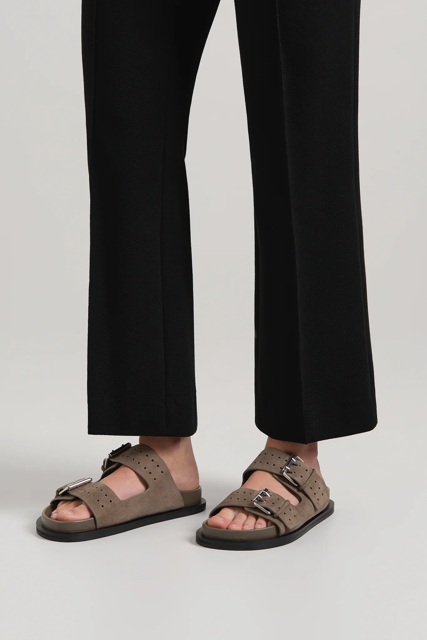 The Leon Sandal - Tawny Suede