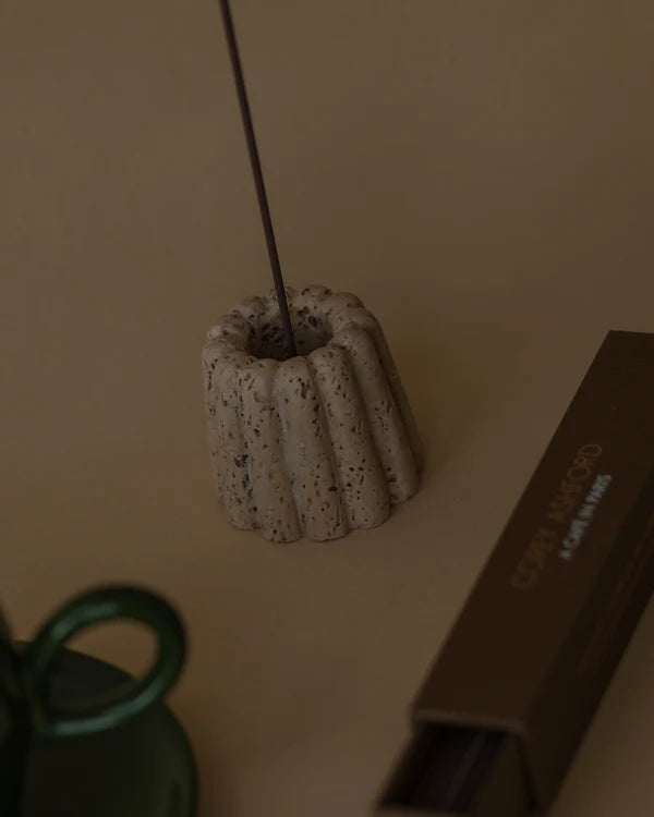 Canelé Holder Travertine