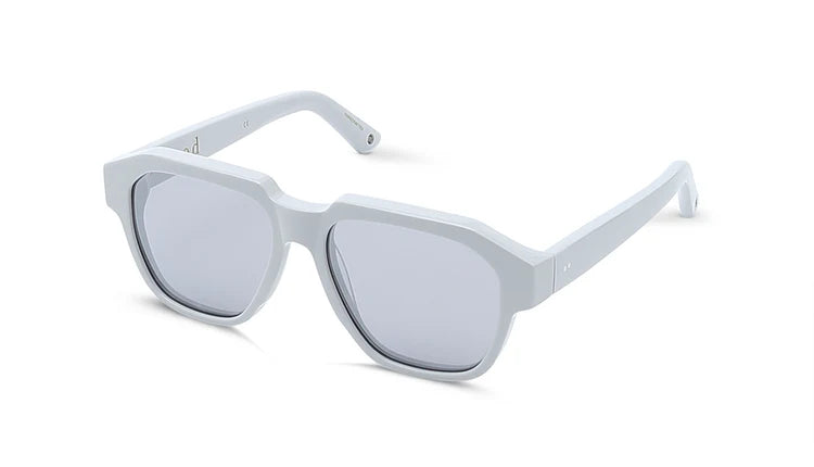 TWENTY EIGHT Cat Milk w/ Grey Lens
