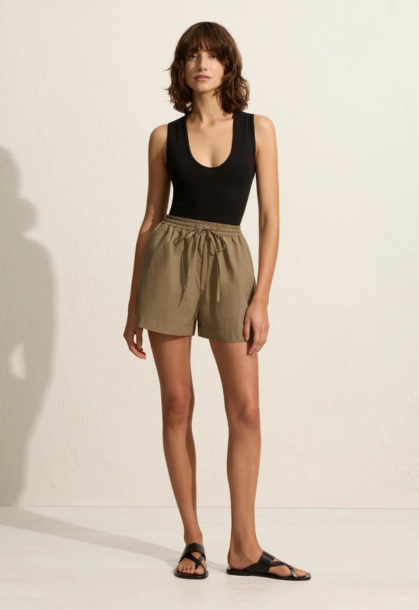Matteau The Relaxed Short Taupe | Halcyon Atelier